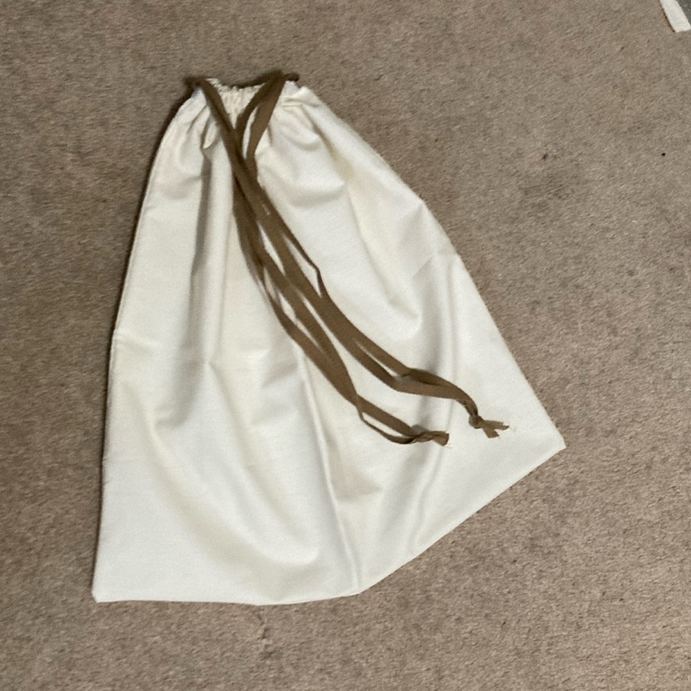 Hand Crafted Dust Bag - Picture 2 of 4